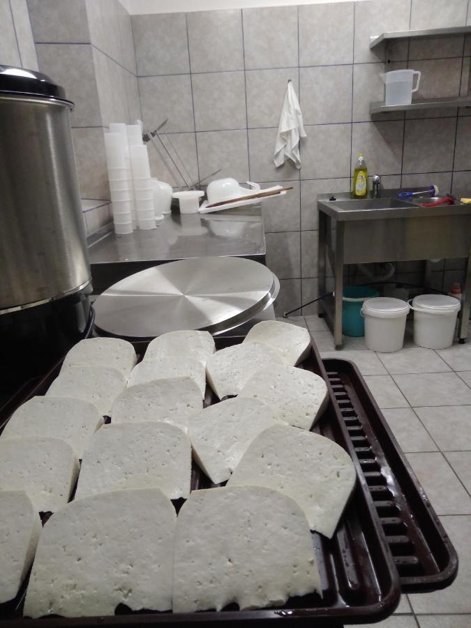 Pobezovice Maringotka Na Samote Na Kozi Farme酒店 外观 照片